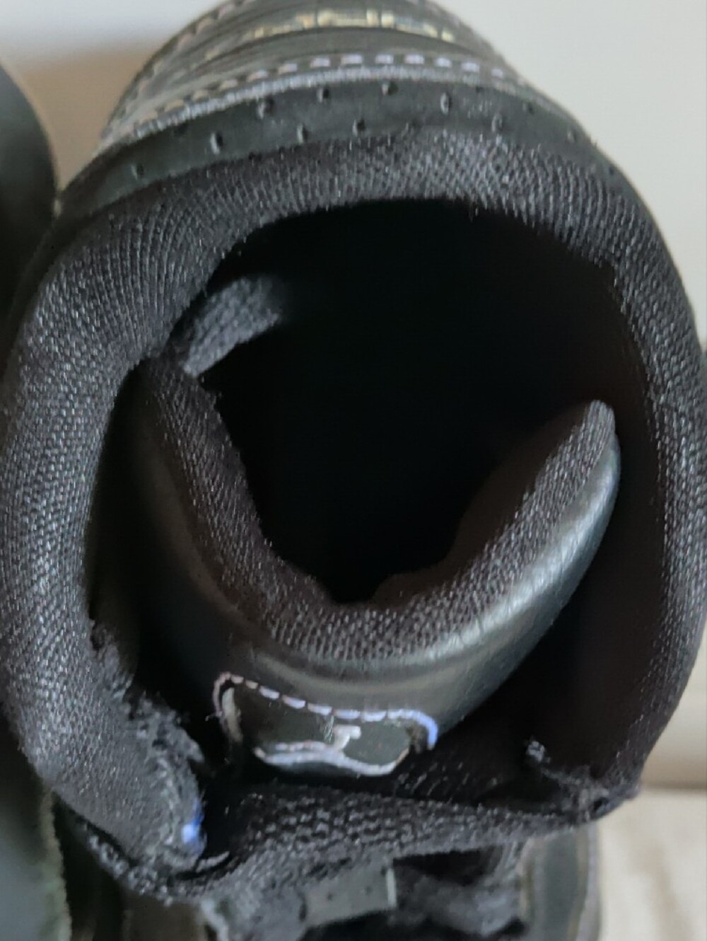 Jordan Kids Black Sneakers Trimmed In White - Picture 7 of 10